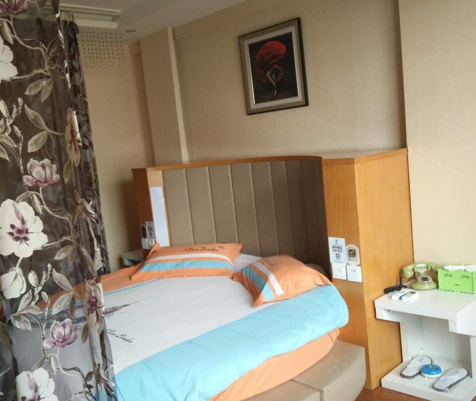 坤逸·精品酒店（兰州中山桥西关地铁站店）主图