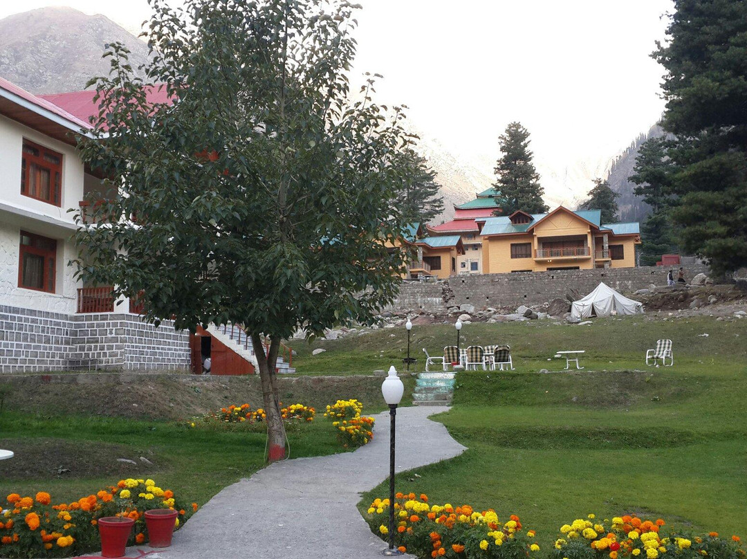 Pine Park Hotel and Resort主图