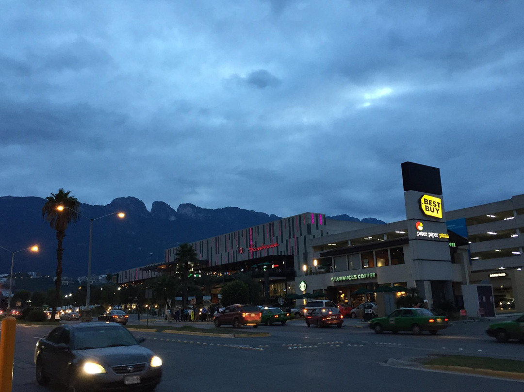 Plaza Fiesta San Agustin-圣佩德罗加尔萨加西亚镇必去景点