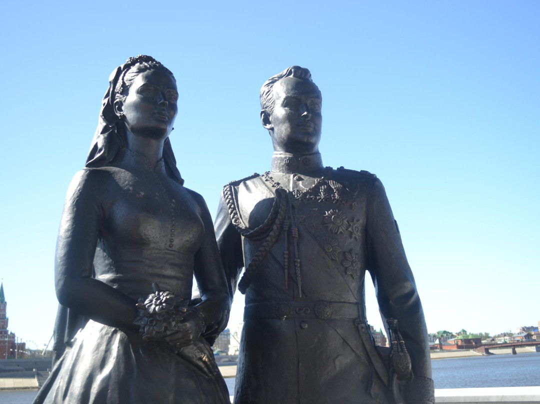 Monument to Honeymooners Grace Kelly and Rainier III-Yoshkar-Ola必去景点