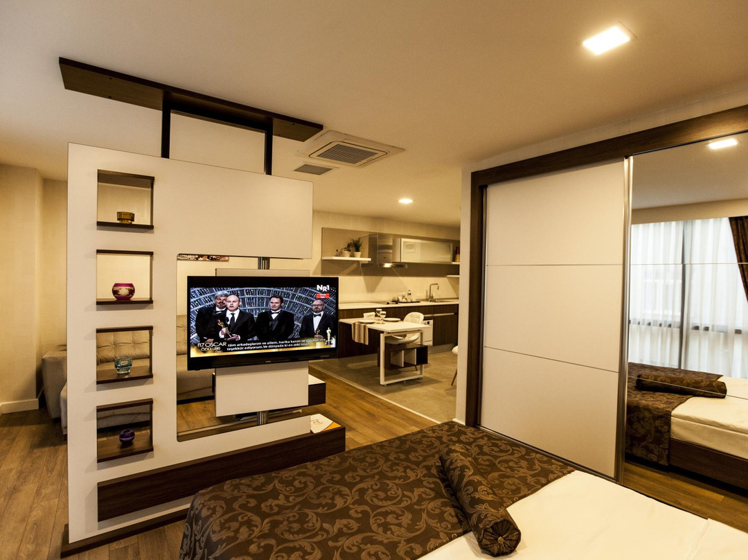 Liv Suit Hotel主图