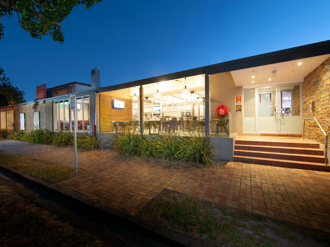 Castello's Victorian Tavern