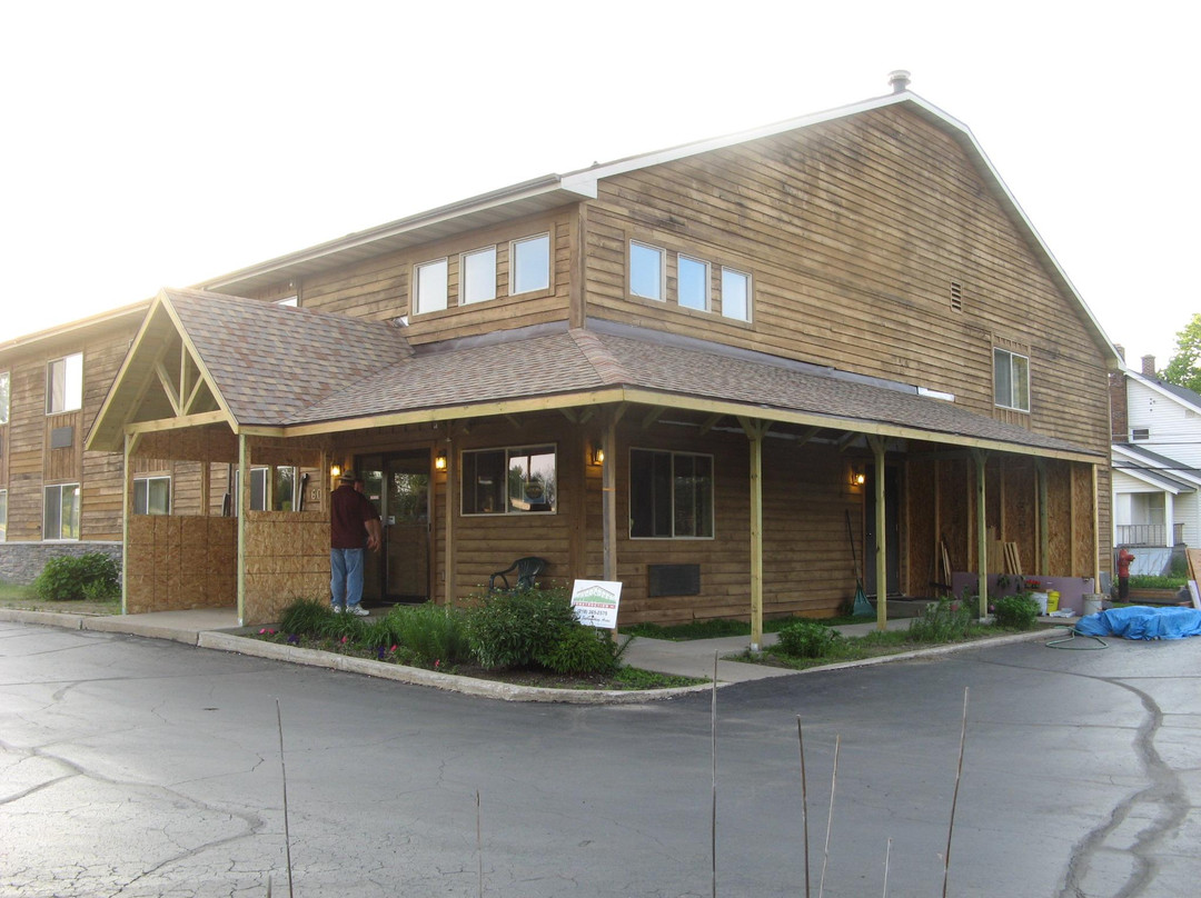 Northwoods Inn & Suites主图