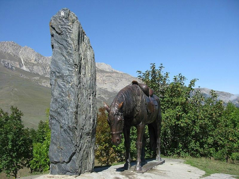 Monument to Soldiers-Kurtatintsam-Fiagdon必去景点