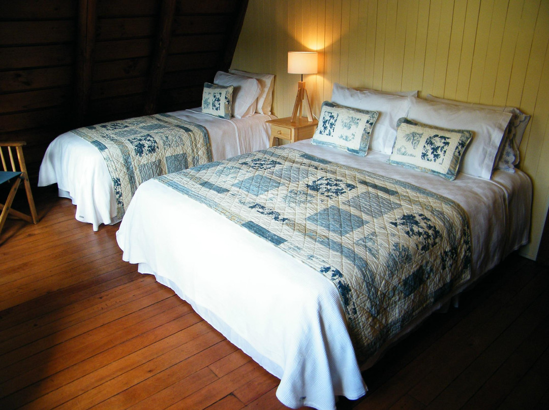 De Lago Cabanas y Hostal