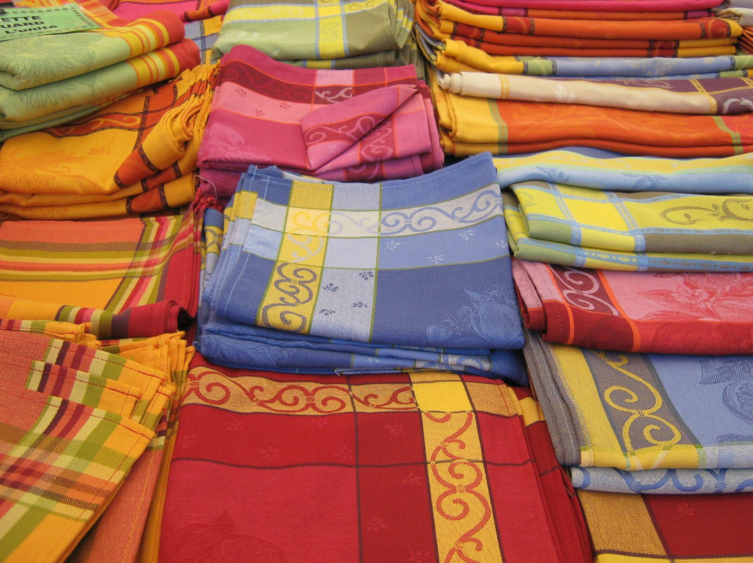 Wednesday morning market-圣雷米必去景点