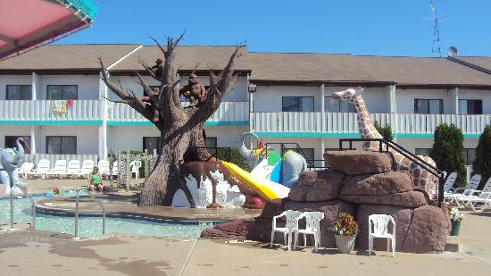 Carousel Inn & Suites