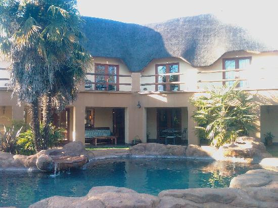 Rose & Rooster Country Lodge