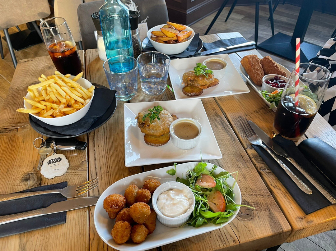 Hillside Hotel Bar and Restaurant主图