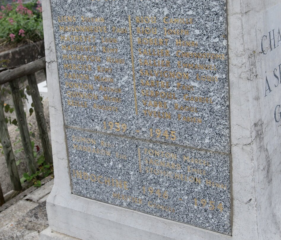 Monument aux morts de Chalençon-Chalencon必去景点