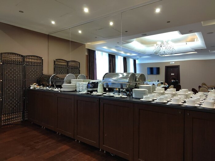 Ost West Club主图