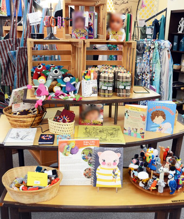 Crossroads Fair Trade Goods And Gifts-布卢明顿必去景点