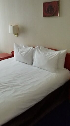 假日酒店度假村主图