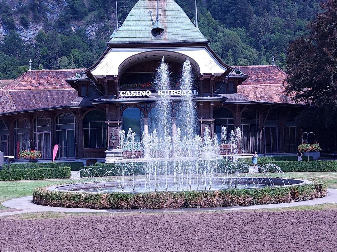 Yash Chopra Statue-因特拉肯必去景点