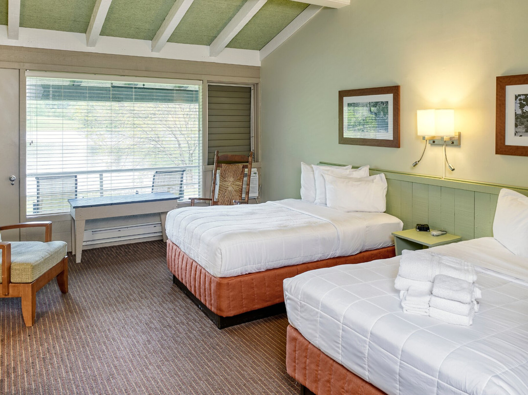 Peaks Of Otter Lodge主图