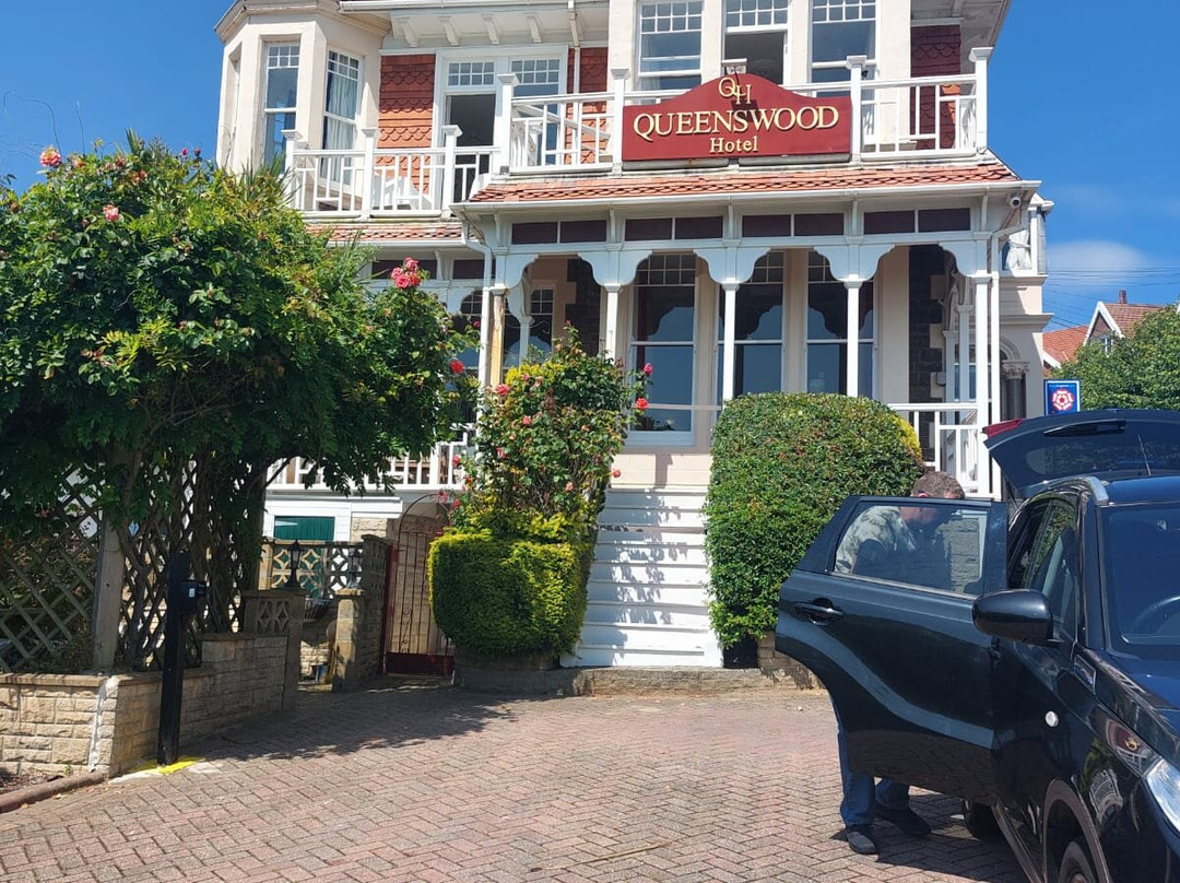 Queenswood Hotel主图