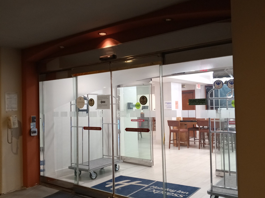 伍德兰希尔斯智选假日套房酒店主图