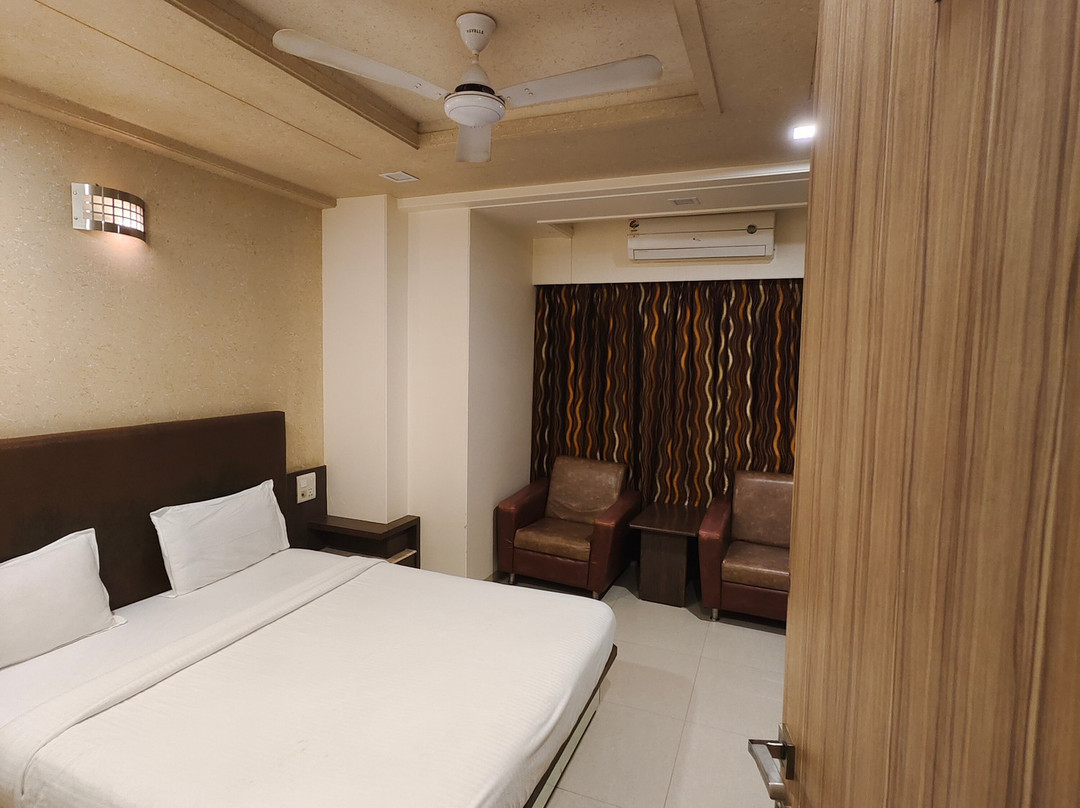 The Vraj Hotel主图