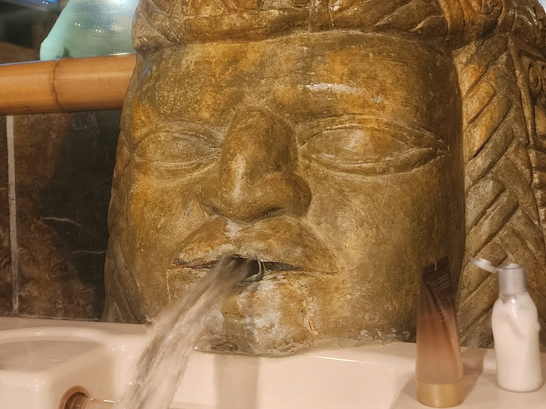 黑天鹅豪华主题客房酒店主图