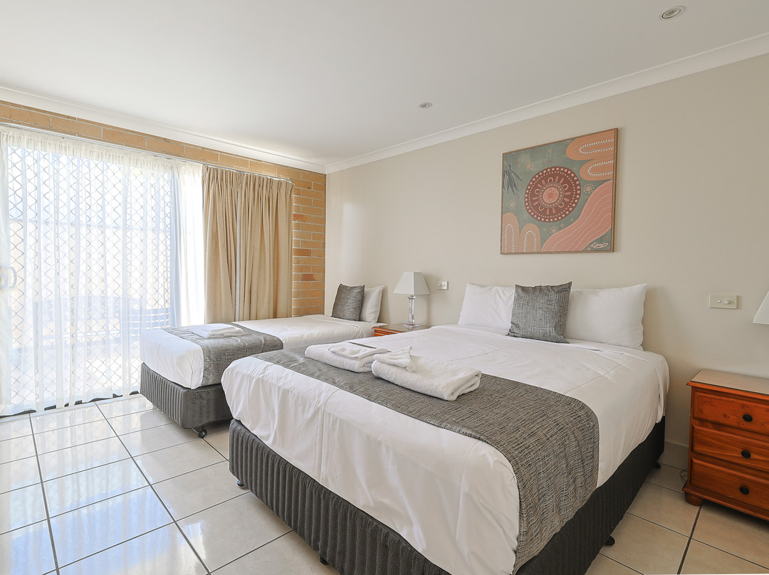 Emerald Central Palms Motel主图