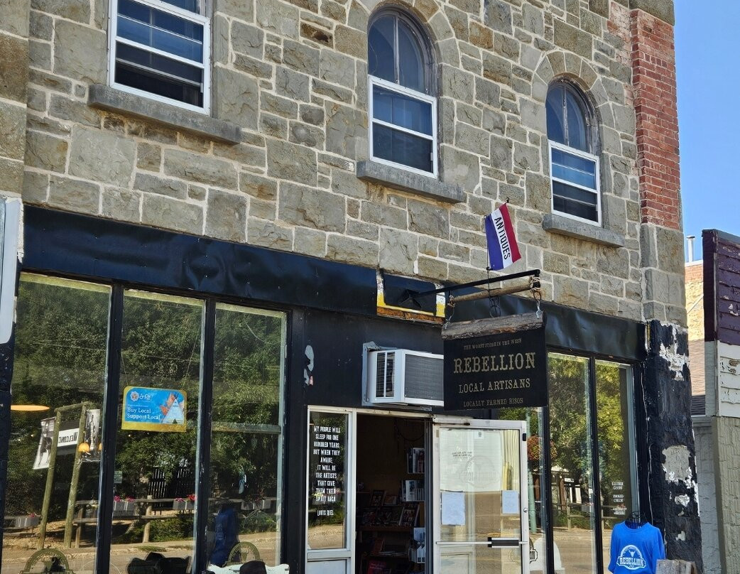 Rebellion Apparel and Local Artisan Shop-Maple Creek必去景点