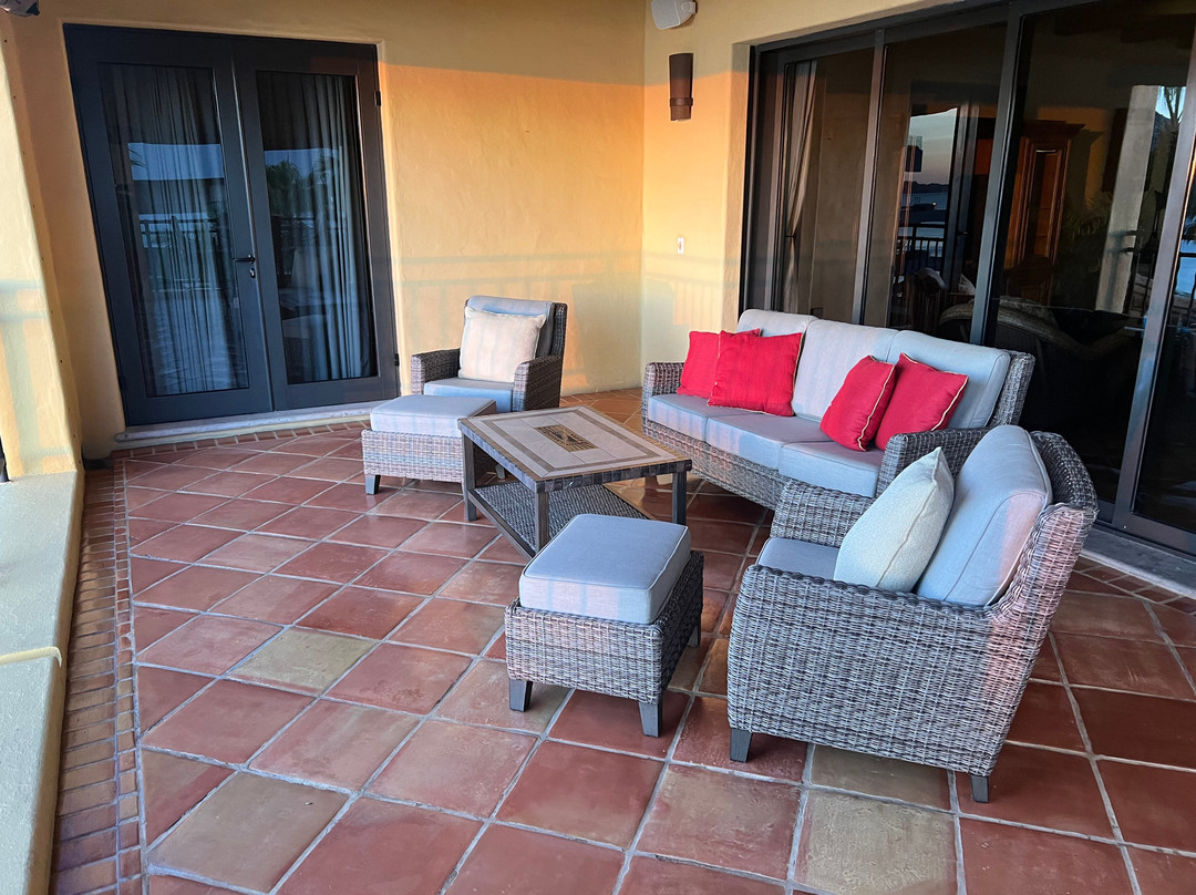 Hacienda Beach Club & Residences主图