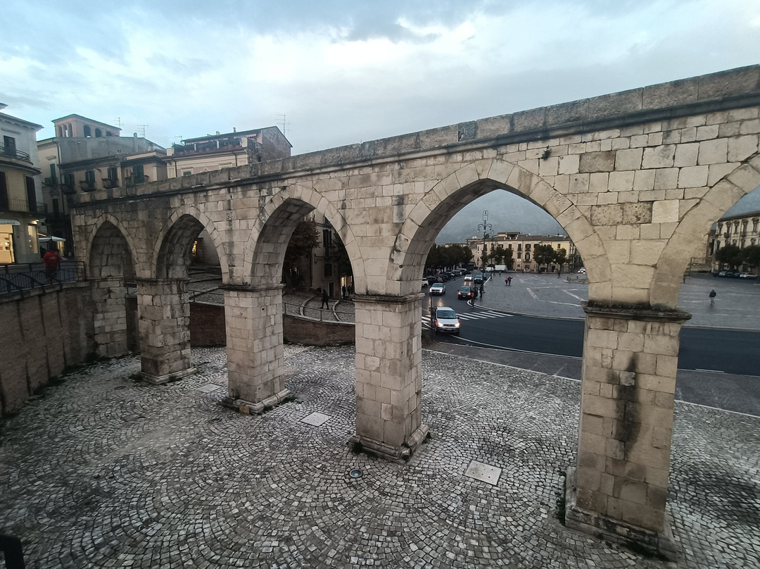 Acquedotto Medievale-苏尔莫纳必去景点