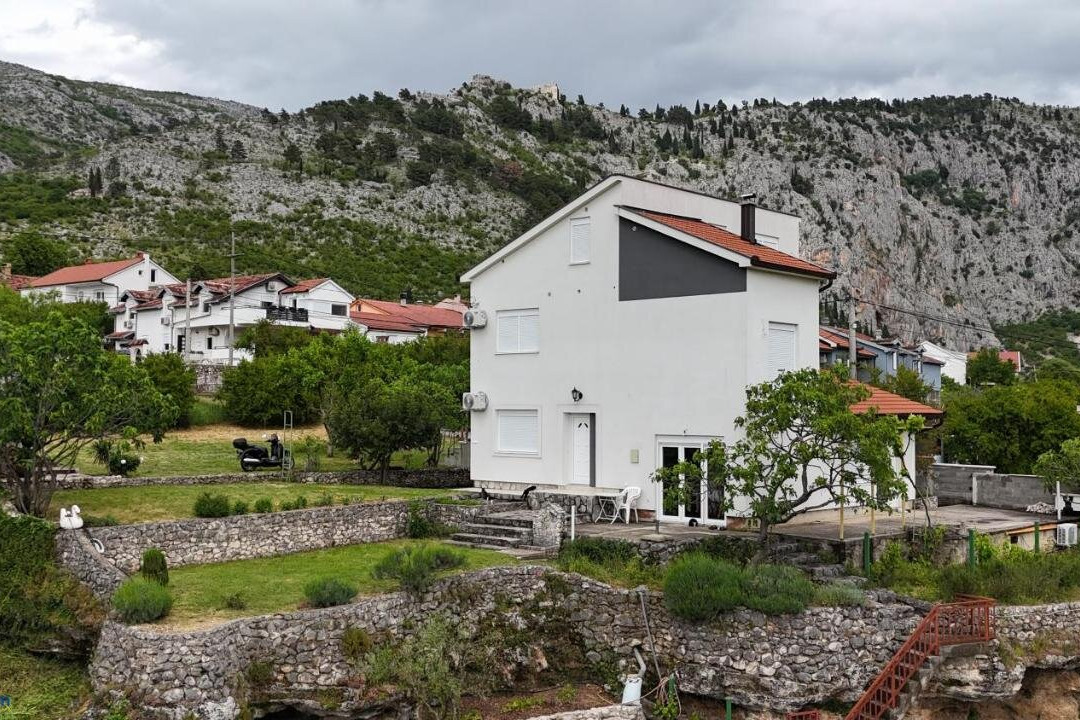 Villa The Cave