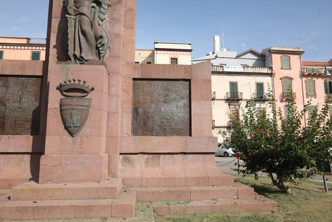 Monumento Ai Caduti Di Bosa-博萨必去景点