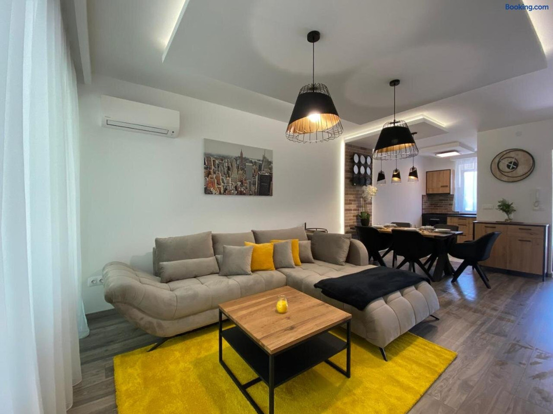 Sunshine Homes Zamardi