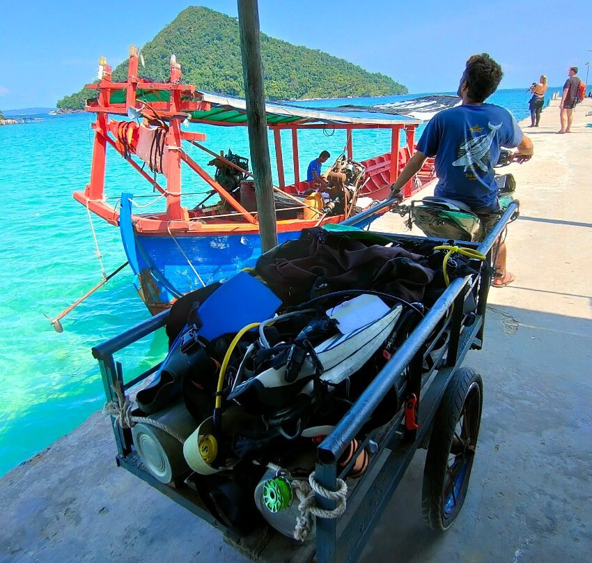 Bubbles Up! Dive center-高龙撒冷岛必去景点