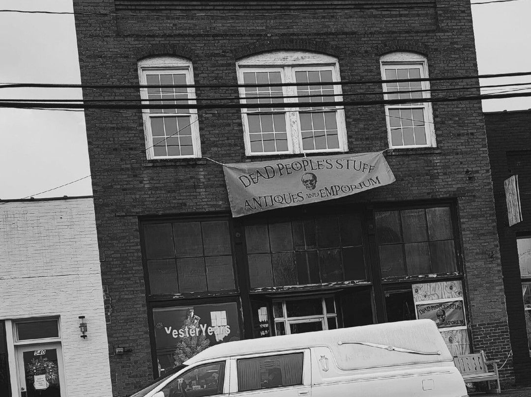Dead People's Stuff Antiques & Emporium-Hudson必去景点