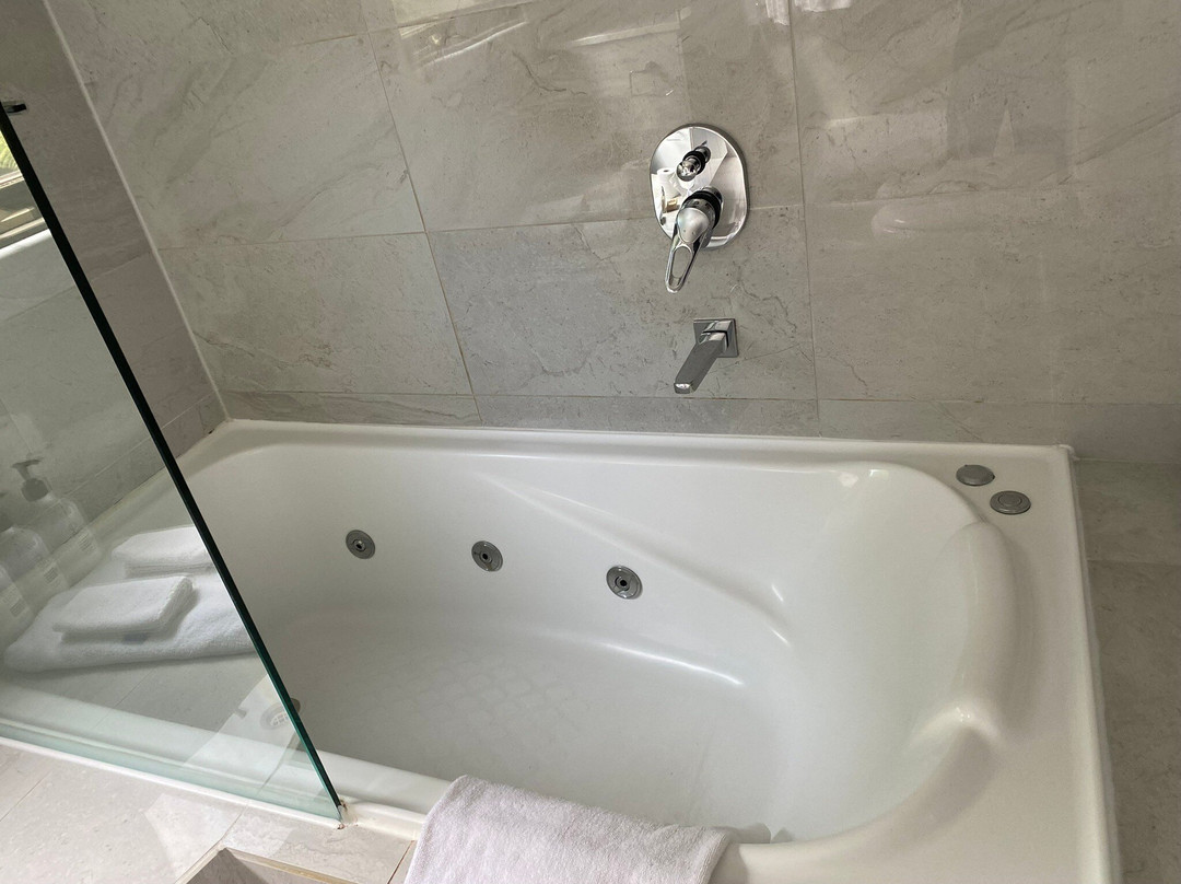 Points South By The Sea主图