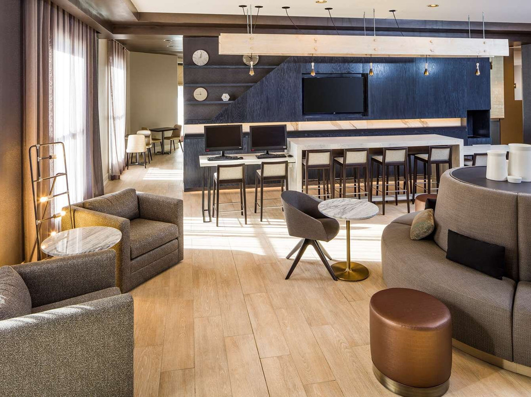 DoubleTree by Hilton Boston Logan Airport Chelsea主图