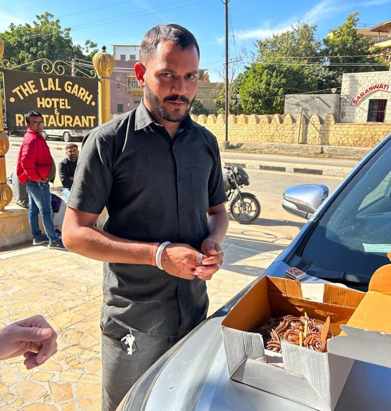 Rajwada Taxi Udaipur-乌代布尔必去景点