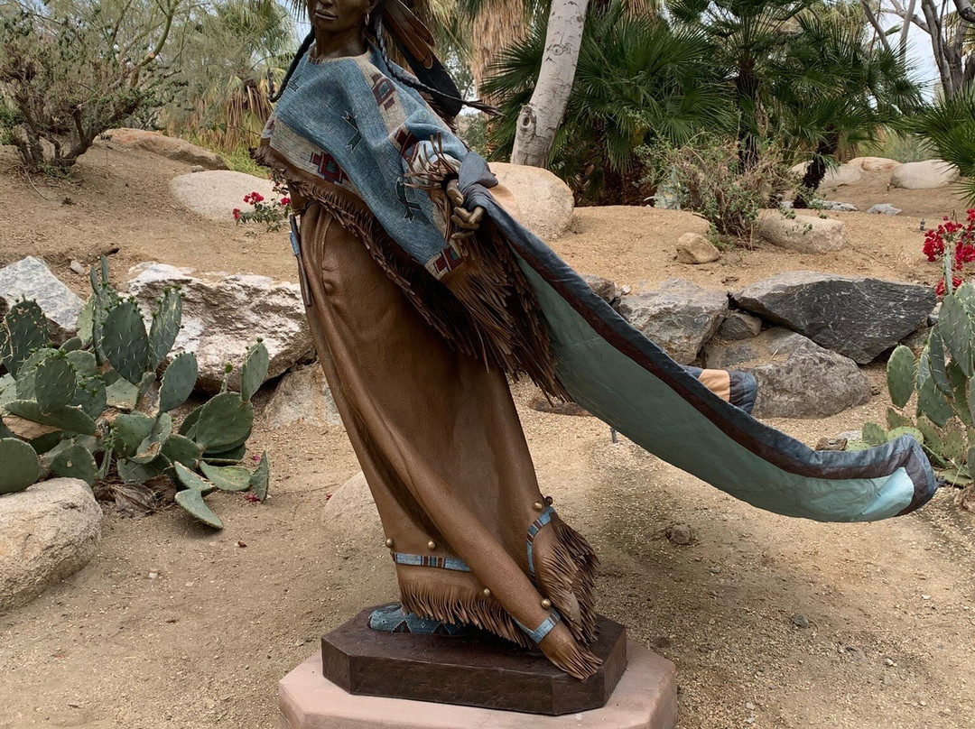 Faye Sarkowsky Sculpture Garden-棕榈沙漠必去景点