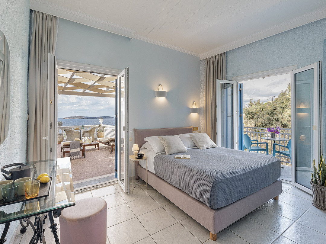 Aneroussa Beach Hotel主图