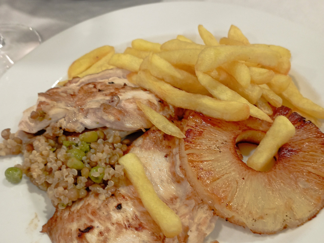 Hotel Reina Isabel主图