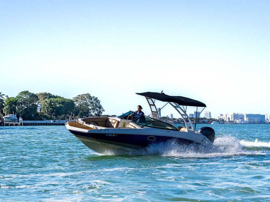 Boat tour in miami beach景点图片