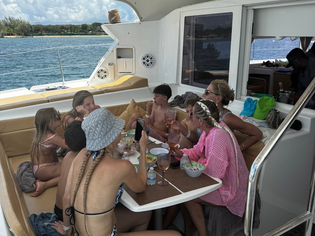 Time To Go Catamaran - Playa Mujeres-坎昆必去景点