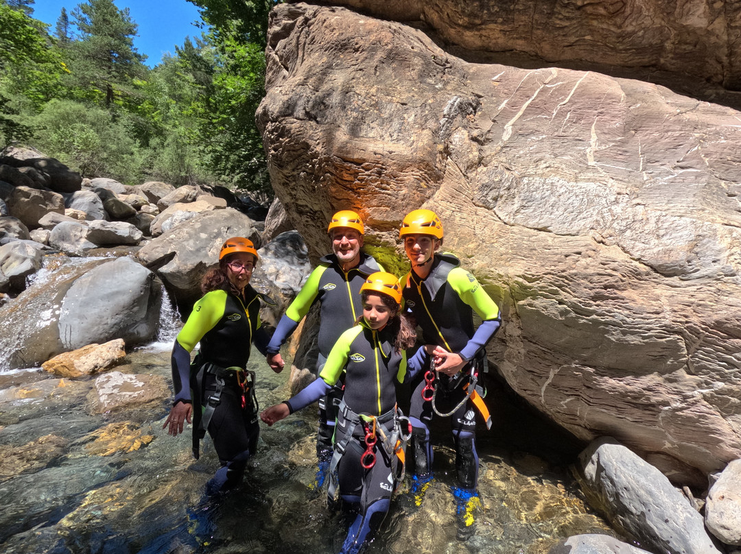 R1 Aventuras - Deportes de Aventura, Barranquismo y Esquí en Pirineos-Villanua必去景点