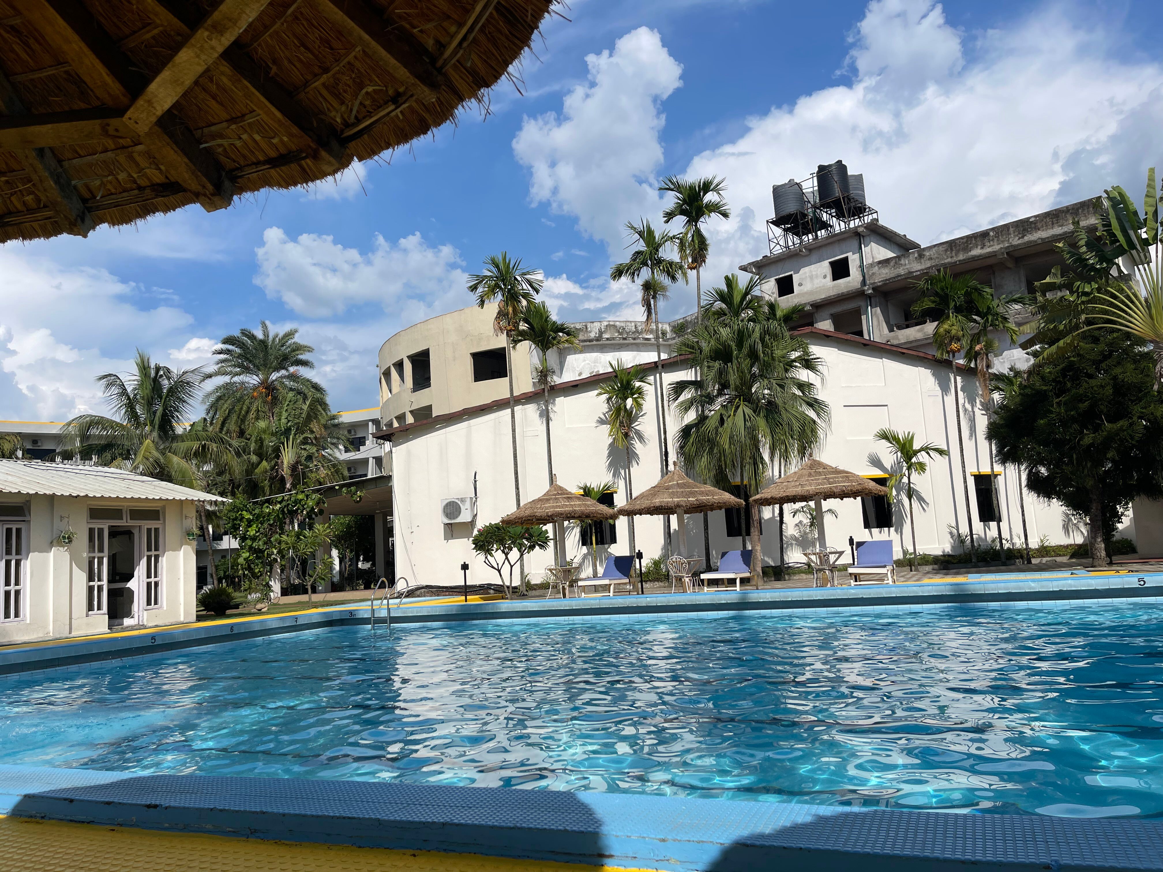Siddhartha Hotel Narayanghat-泳池