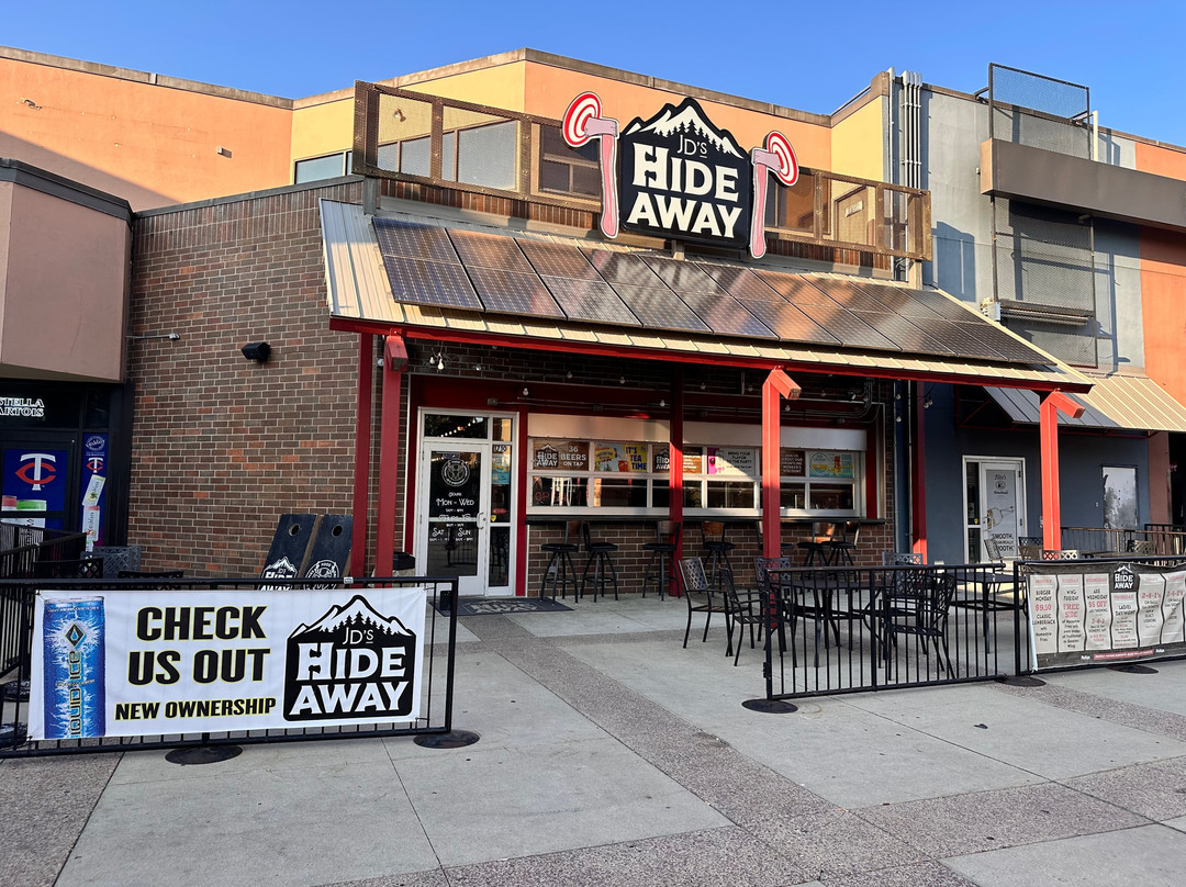 JD's Hideaway Axe Throwing & Golf Simulator-Altus必去景点