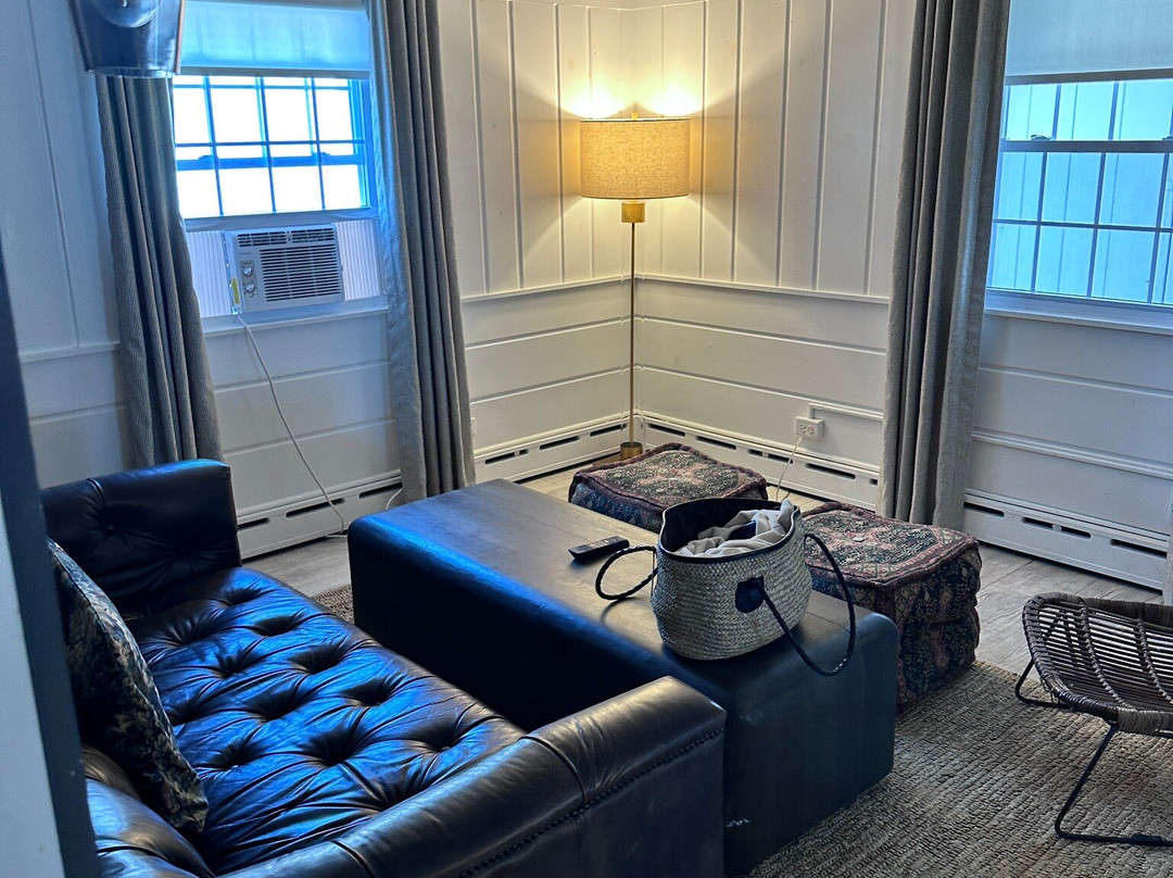 The Coonamessett主图