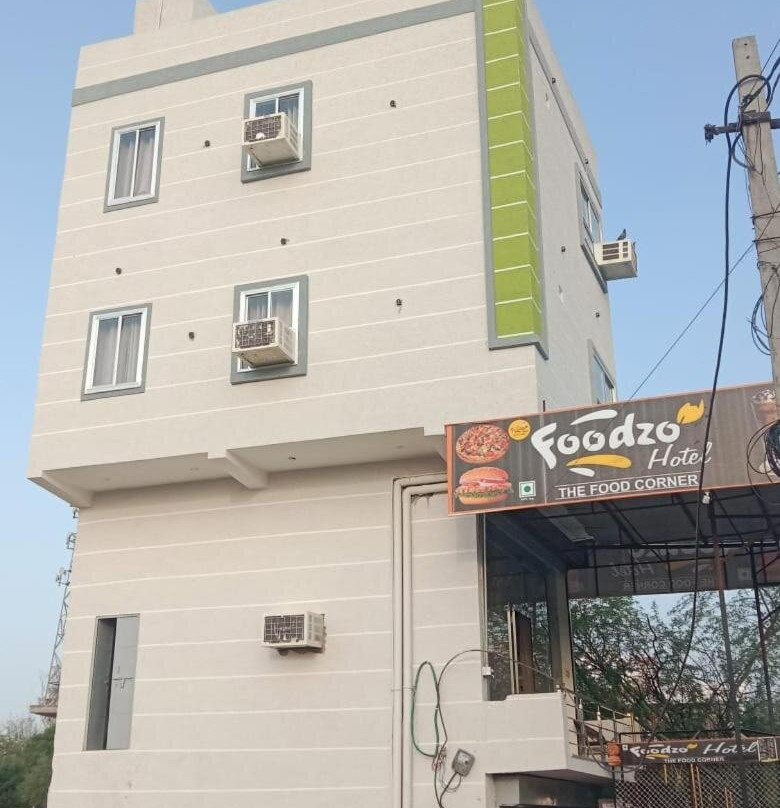 Foodzo Hotel