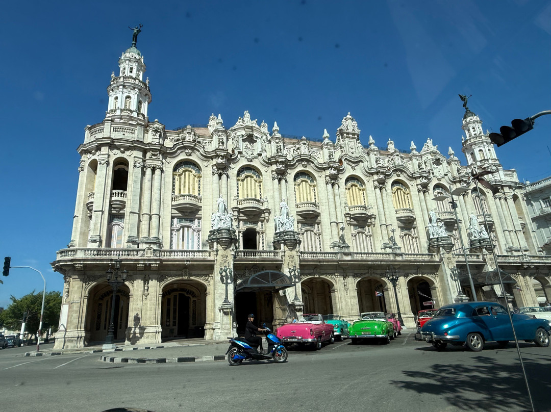 Cuban Classic Car Tours by Eddy