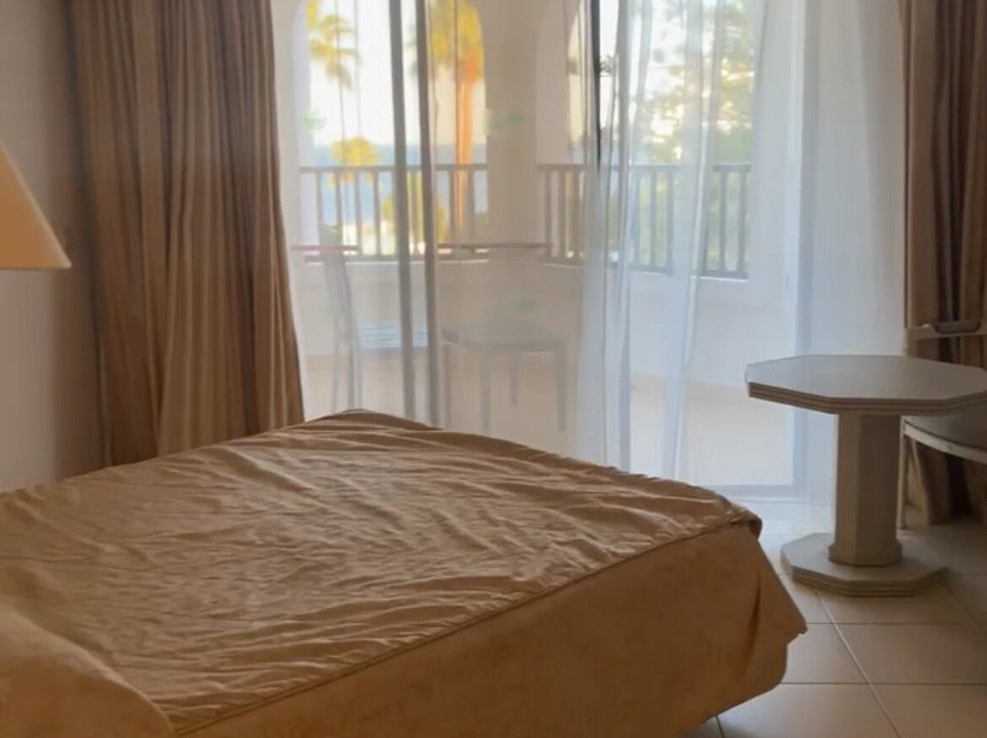 Orient Palace Hotel主图