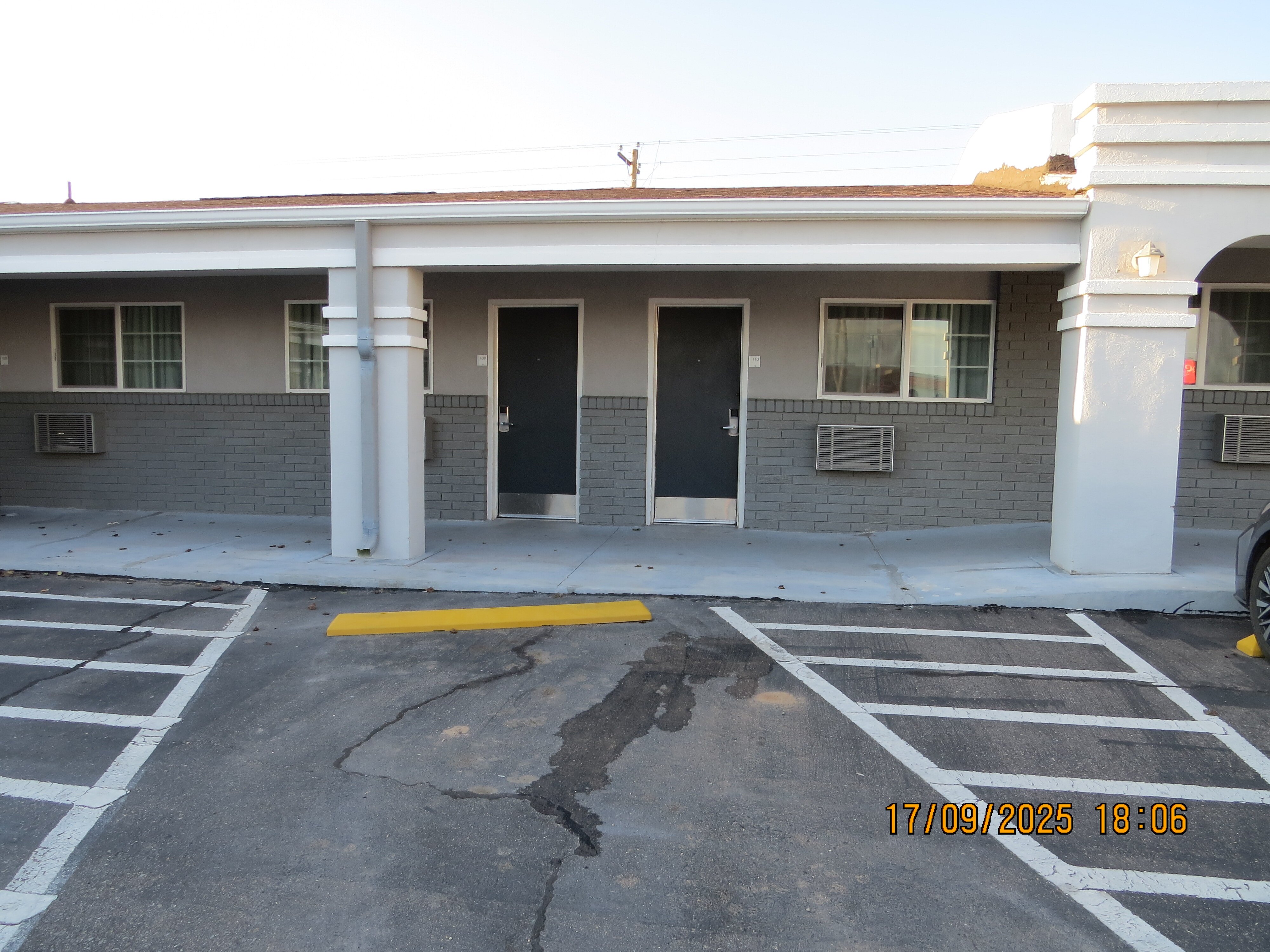 Econo Lodge Inn & Suites-浴室