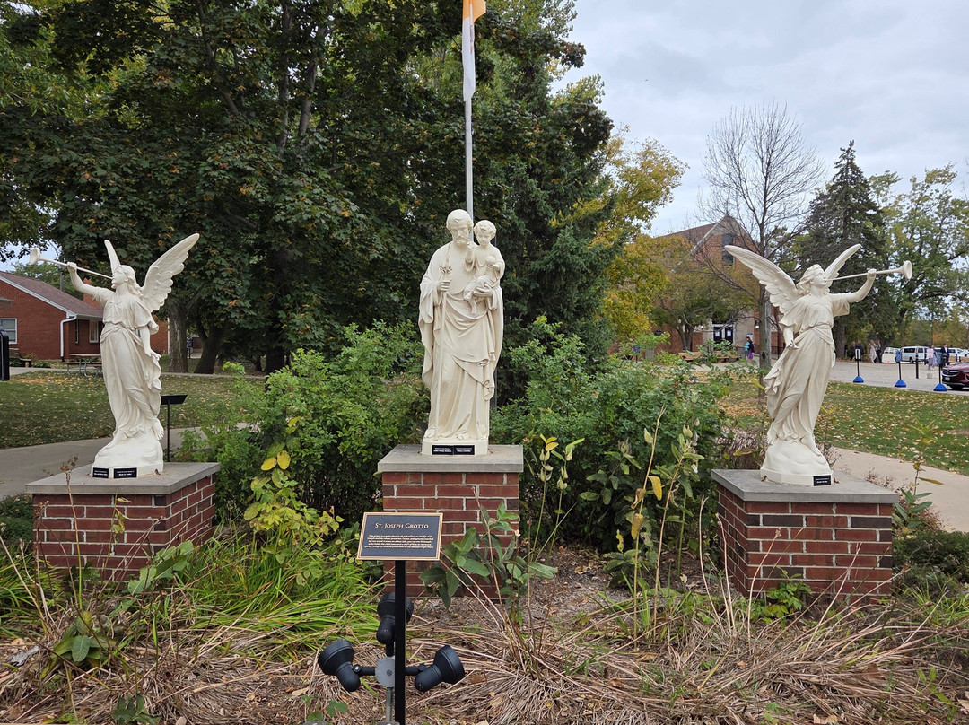 Shrine of Our Lady of Good Help-Champion必去景点