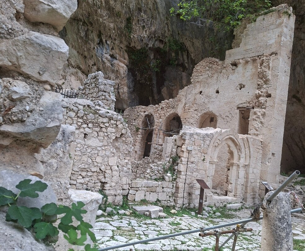 Monastero di San Martino In Valle-Fara San Martino必去景点